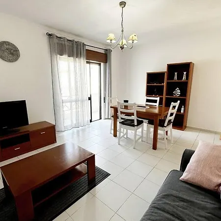 Ocean Echo - 300m Walk To The & Broadway Apartment *